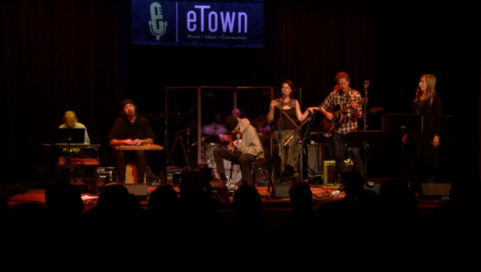 Finale MULTI WayfaringStranger.00 02 22 14.Still002 680x385